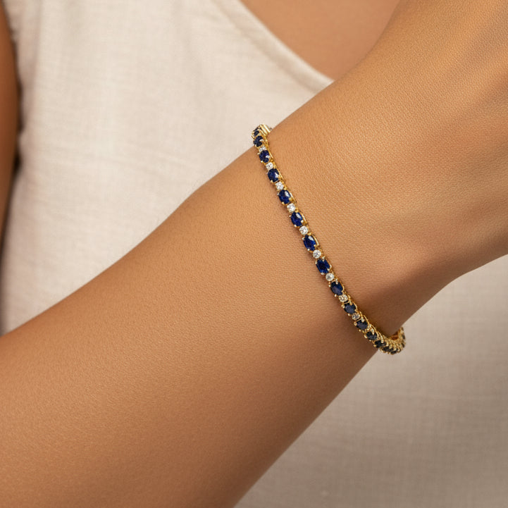 Bracelet à maillons alternés en or jaune 18 carats, 3/4 ct de diamant et 5 1/3 ct de saphir bleu ovale (couleur GH, pureté VS1-VS2) - 7,25 pouces
