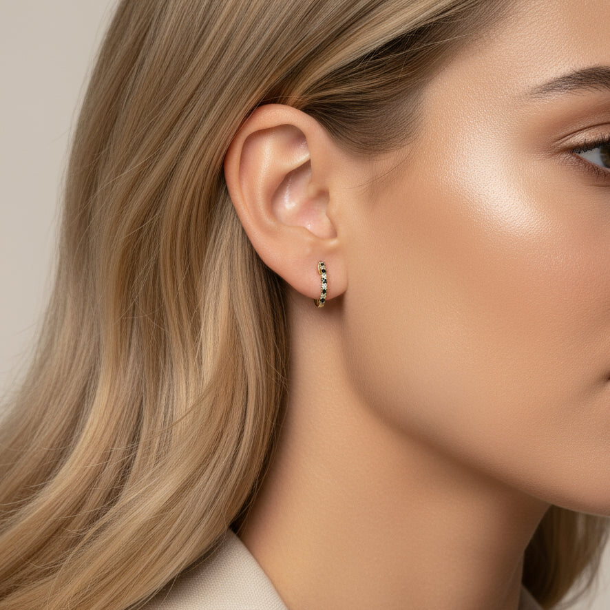 Boucles d'oreilles créoles en or jaune 10 carats avec saphirs bleus alternés, 1/10 ct de diamant (couleur IJ, pureté I1-I2)