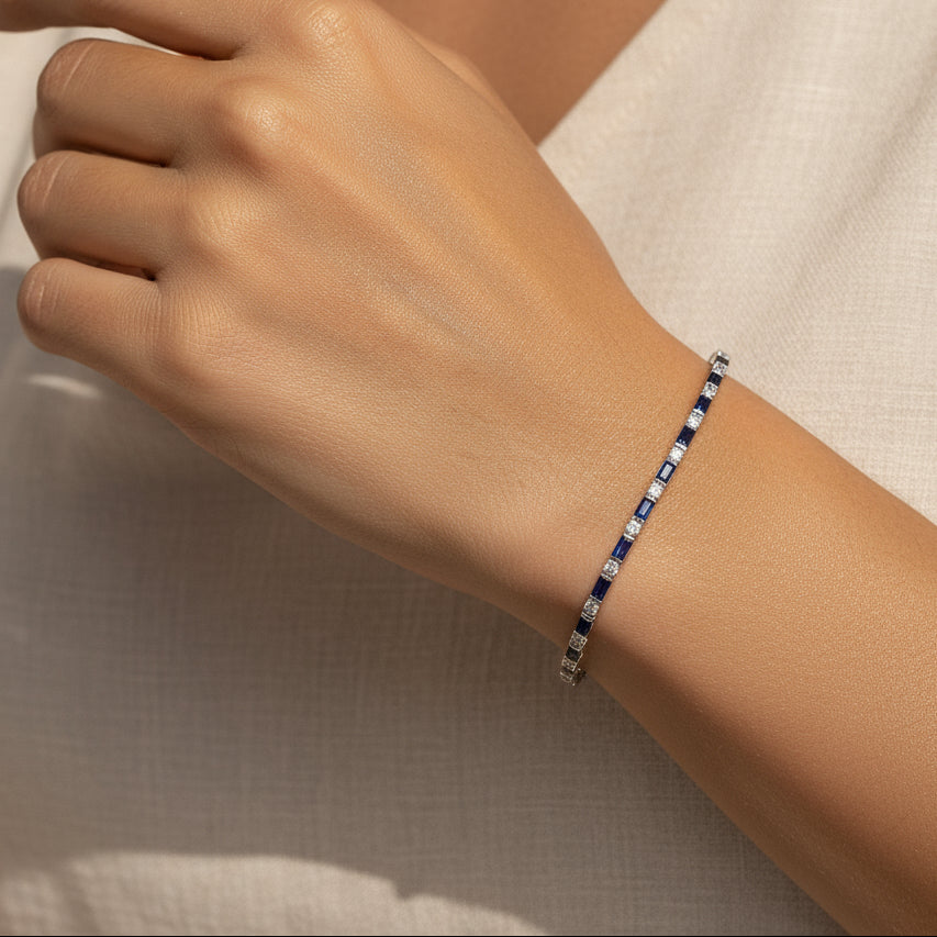 Bracelet tennis en or blanc 14 carats, 1 1/10 ct, diamant et saphir bleu, maillons alternés (couleur IJ, pureté SI2-I1) - 17,8 cm