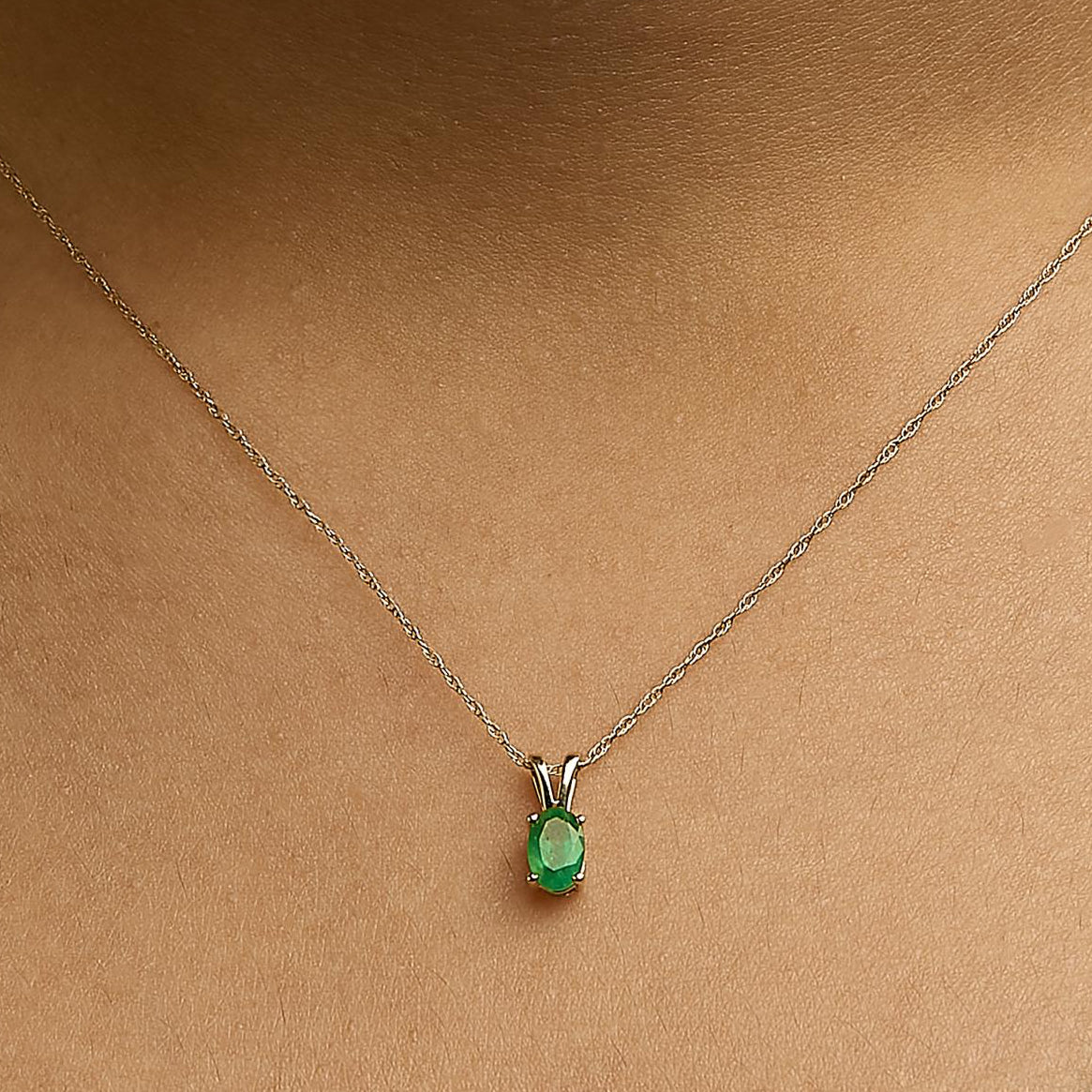 Esmé Solitaire Pendant Necklace