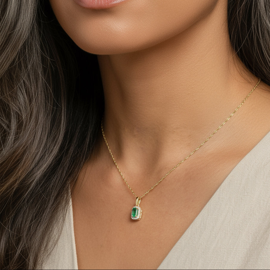 Maelis Pendant Necklace