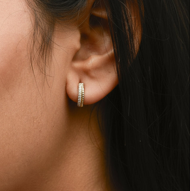 Boucles d'oreilles créoles torsadées en or jaune 10 carats, 1/10 ct, diamants et corde (couleur HI, pureté I1-I2)